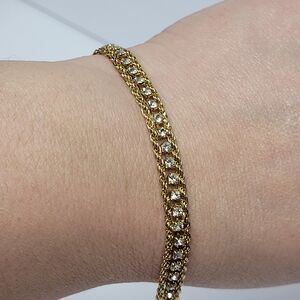 Elegant Gold Bracelet with Crystal Accents